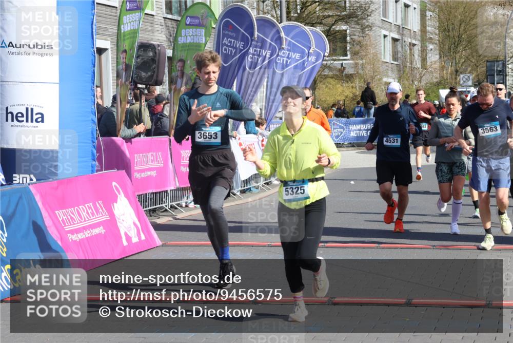 12.04.2026 - 45. Internationalen Wilhelmsburger Insellauf Strokosch-Dieckow http://msf.ph/oto/9456575 12.04.2026 10:46:05 Ziel 3337, 3680, 5325, 3653, 4139, 4531, 5694, 2216, 3430 meine-sportfotos.de