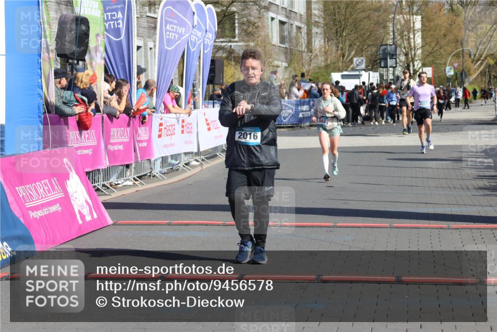 12.04.2026 - 45. Internationalen Wilhelmsburger Insellauf Strokosch-Dieckow http://msf.ph/oto/9456578 12.04.2026 11:03:10 Ziel 3878, 2016, 3052 meine-sportfotos.de