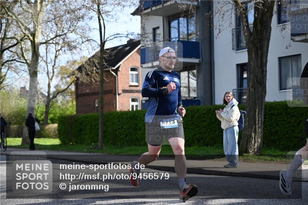 12.04.2026 - 45. Internationalen Wilhelmsburger Insellauf J. Mangold http://msf.ph/oto/9456579 12.04.2026 10:30:39 Ziel 5841, 5236, 4713, 2323, 4787, 3095, 3016, 2831, 5811, 2325, 5661, 4766, 4329, 4212, 5526, 2284 meine-sportfotos.de