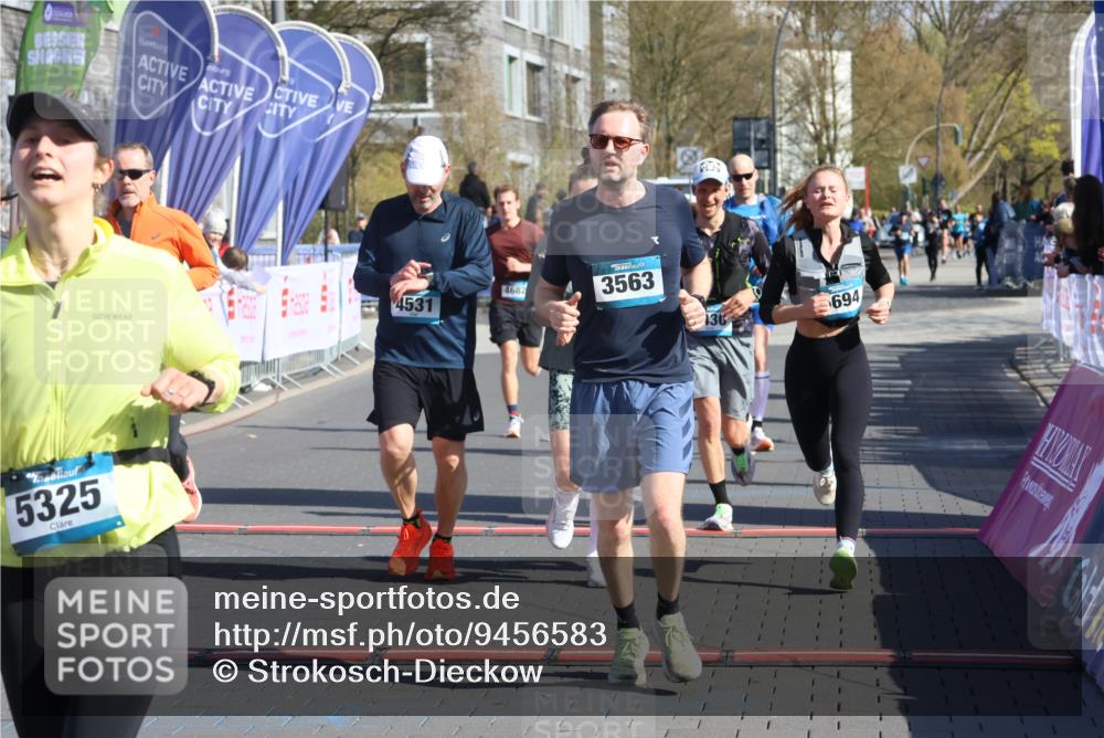 12.04.2026 - 45. Internationalen Wilhelmsburger Insellauf Strokosch-Dieckow http://msf.ph/oto/9456583 12.04.2026 10:46:07 Ziel 5325, 3653, 4139, 4531, 5694, 2216, 3430, 5594, 4481, 4682 meine-sportfotos.de
