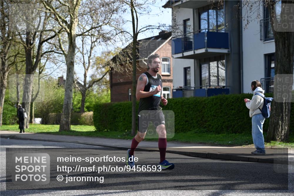 12.04.2026 - 45. Internationalen Wilhelmsburger Insellauf J. Mangold http://msf.ph/oto/9456593 12.04.2026 10:30:50 Ziel 4787, 3095, 3016, 2831, 5811, 2325, 5661, 4766, 4329, 4212, 5526, 2284, 2284, 3584, 3619 meine-sportfotos.de