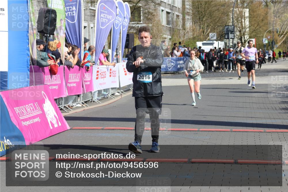 12.04.2026 - 45. Internationalen Wilhelmsburger Insellauf Strokosch-Dieckow http://msf.ph/oto/9456596 12.04.2026 11:03:10 Ziel 3878, 2016, 3052 meine-sportfotos.de