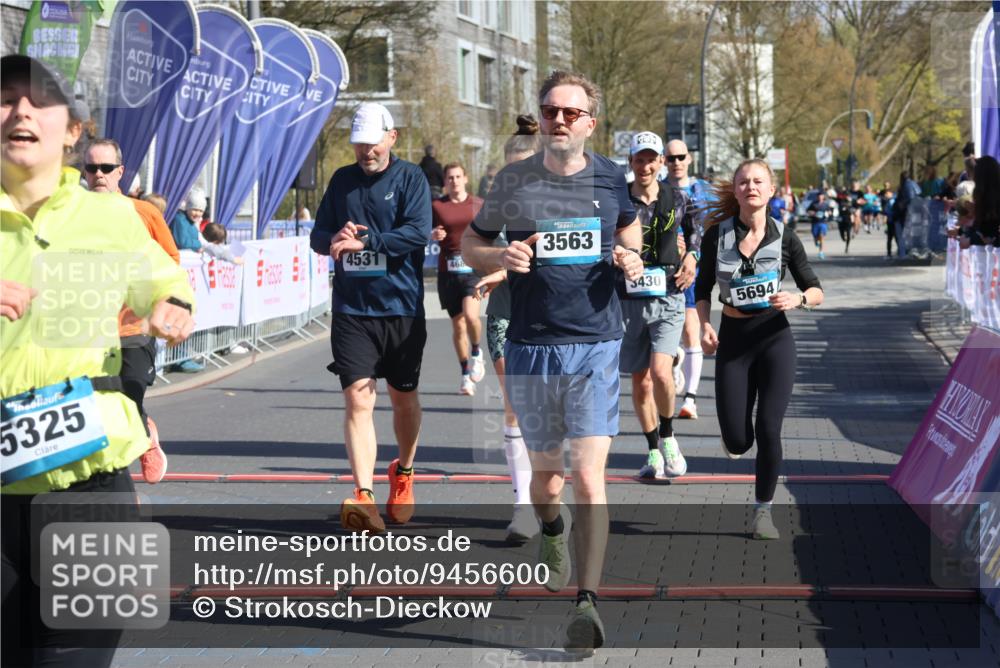 12.04.2026 - 45. Internationalen Wilhelmsburger Insellauf Strokosch-Dieckow http://msf.ph/oto/9456600 12.04.2026 10:46:07 Ziel 5325, 3653, 4139, 4531, 5694, 2216, 3430, 5594, 4481, 4682 meine-sportfotos.de