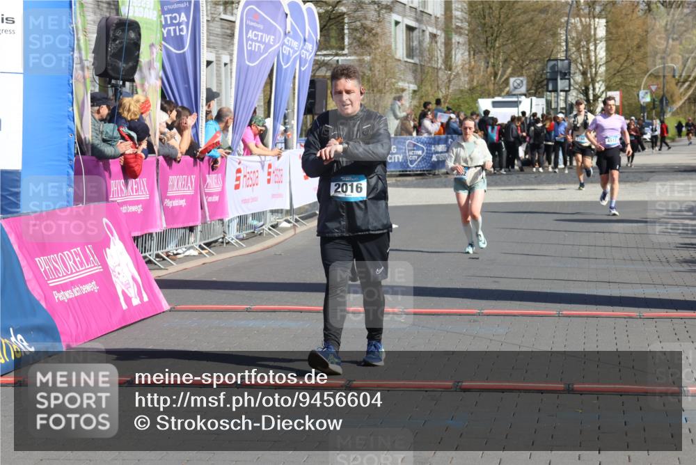 12.04.2026 - 45. Internationalen Wilhelmsburger Insellauf Strokosch-Dieckow http://msf.ph/oto/9456604 12.04.2026 11:03:10 Ziel 3878, 2016, 3052 meine-sportfotos.de