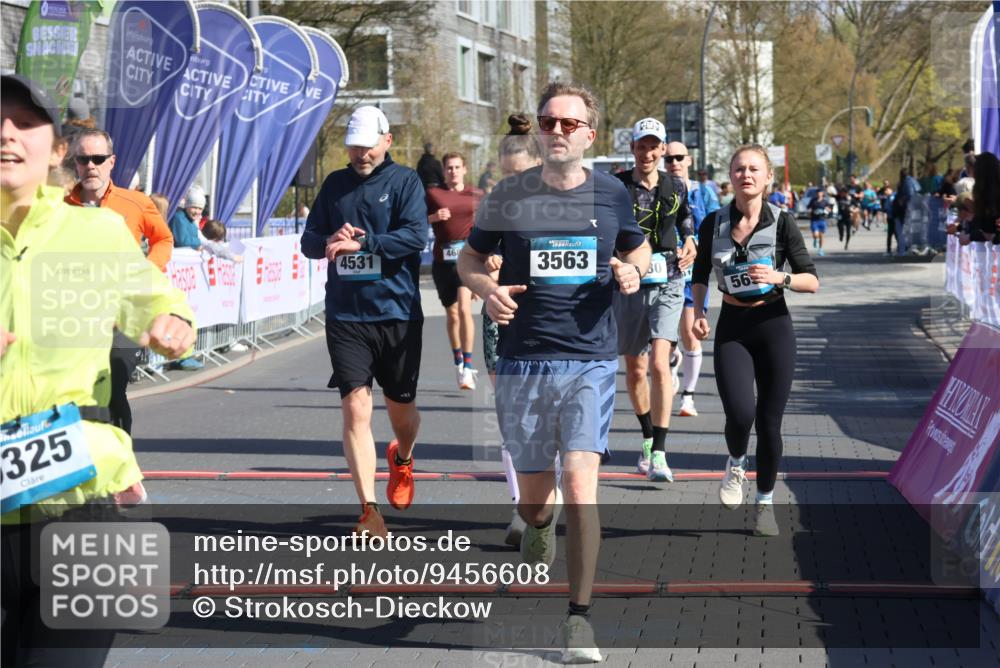 12.04.2026 - 45. Internationalen Wilhelmsburger Insellauf Strokosch-Dieckow http://msf.ph/oto/9456608 12.04.2026 10:46:07 Ziel 5325, 3653, 4139, 4531, 5694, 2216, 3430, 5594, 4481, 4682 meine-sportfotos.de