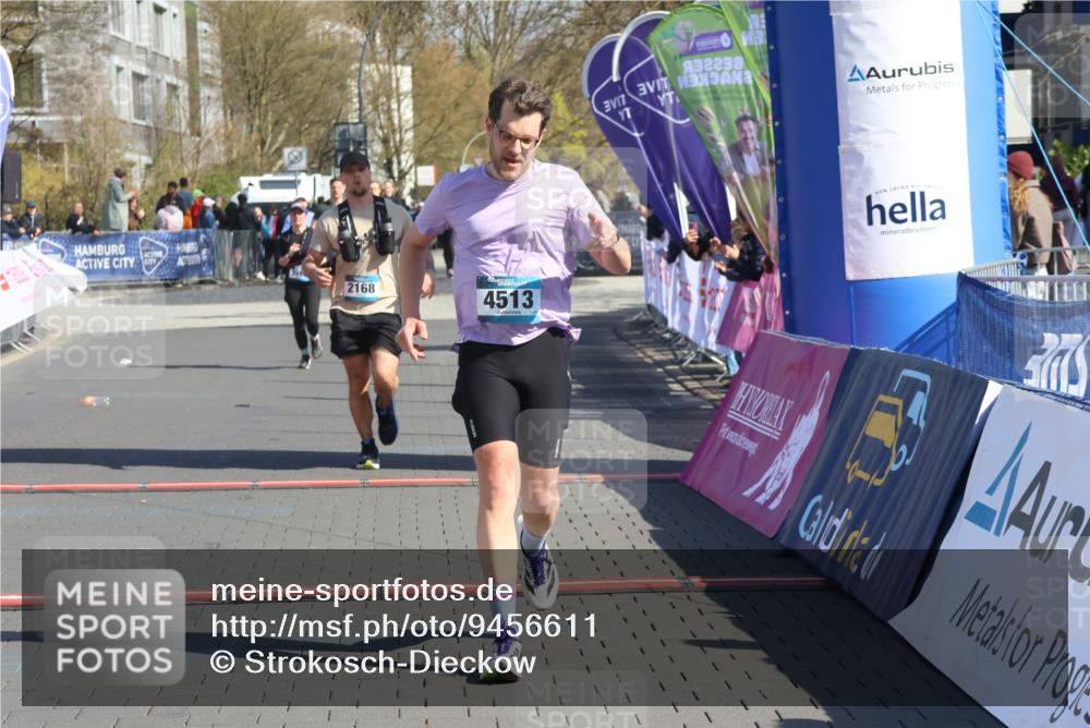 12.04.2026 - 45. Internationalen Wilhelmsburger Insellauf Strokosch-Dieckow http://msf.ph/oto/9456611 12.04.2026 11:03:17 Ziel 3052, 4513, 2168 meine-sportfotos.de