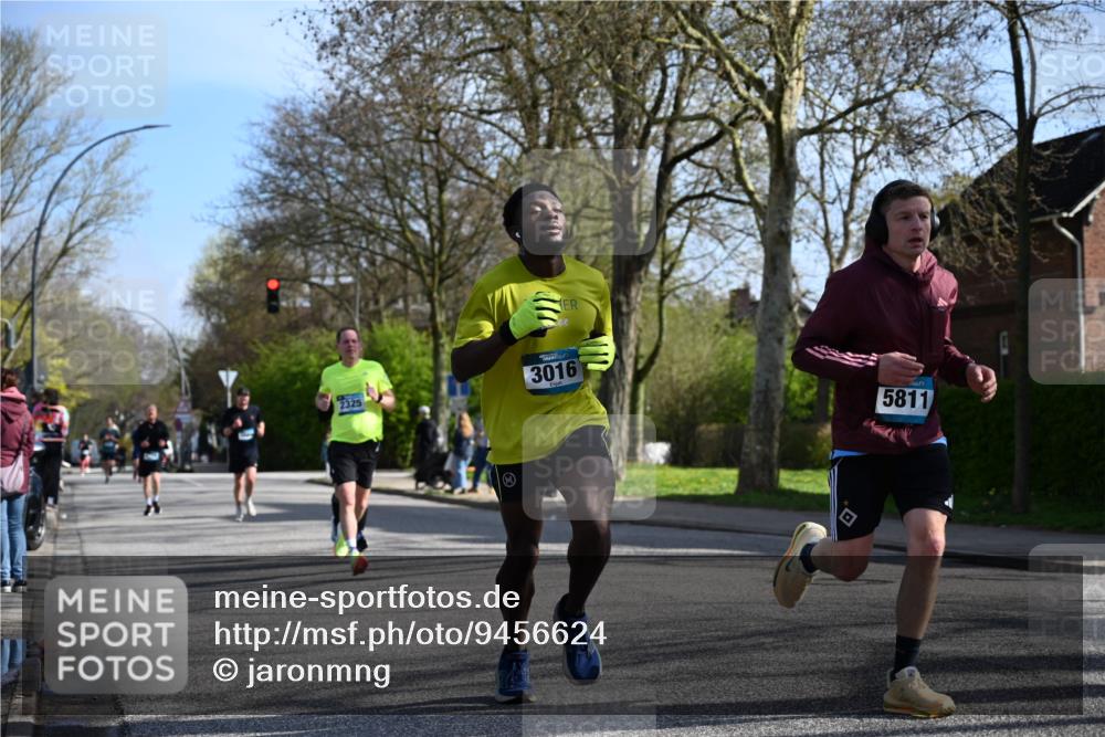 12.04.2026 - 45. Internationalen Wilhelmsburger Insellauf J. Mangold http://msf.ph/oto/9456624 12.04.2026 10:30:56 Ziel 4787, 3095, 3016, 2831, 5811, 2325, 5661, 4766, 4329, 4212, 5526, 2284, 3584, 3619, 3634, 2780 meine-sportfotos.de