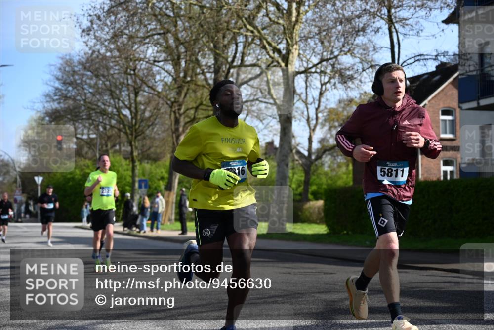 12.04.2026 - 45. Internationalen Wilhelmsburger Insellauf J. Mangold http://msf.ph/oto/9456630 12.04.2026 10:30:56 Ziel 4787, 3095, 3016, 2831, 5811, 2325, 5661, 4766, 4329, 4212, 5526, 2284, 3584, 3619, 3634, 2780 meine-sportfotos.de