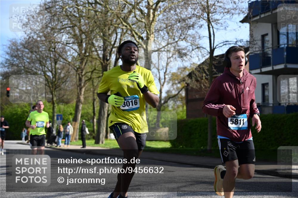 12.04.2026 - 45. Internationalen Wilhelmsburger Insellauf J. Mangold http://msf.ph/oto/9456632 12.04.2026 10:30:57 Ziel 3095, 3016, 2831, 5811, 2325, 5661, 4766, 4329, 4212, 4329, 4212, 5526, 2284, 3584, 3619, 3634, 2780, 5653, 3706 meine-sportfotos.de