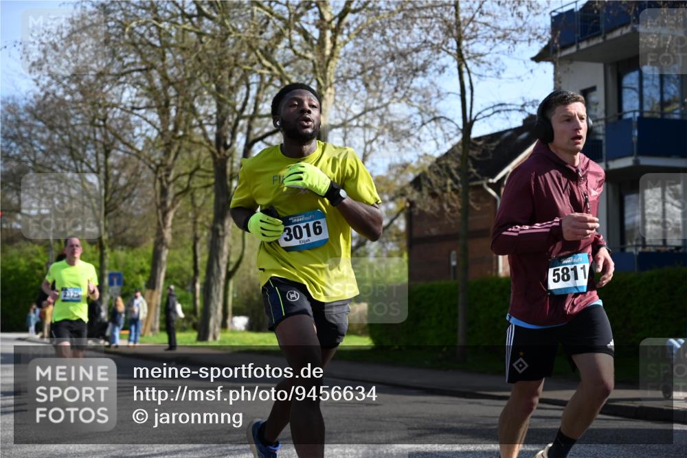 12.04.2026 - 45. Internationalen Wilhelmsburger Insellauf J. Mangold http://msf.ph/oto/9456634 12.04.2026 10:30:57 Ziel 3095, 3016, 2831, 5811, 2325, 5661, 4766, 4329, 4212, 4329, 4212, 5526, 2284, 3584, 3619, 3634, 2780, 5653, 3706 meine-sportfotos.de