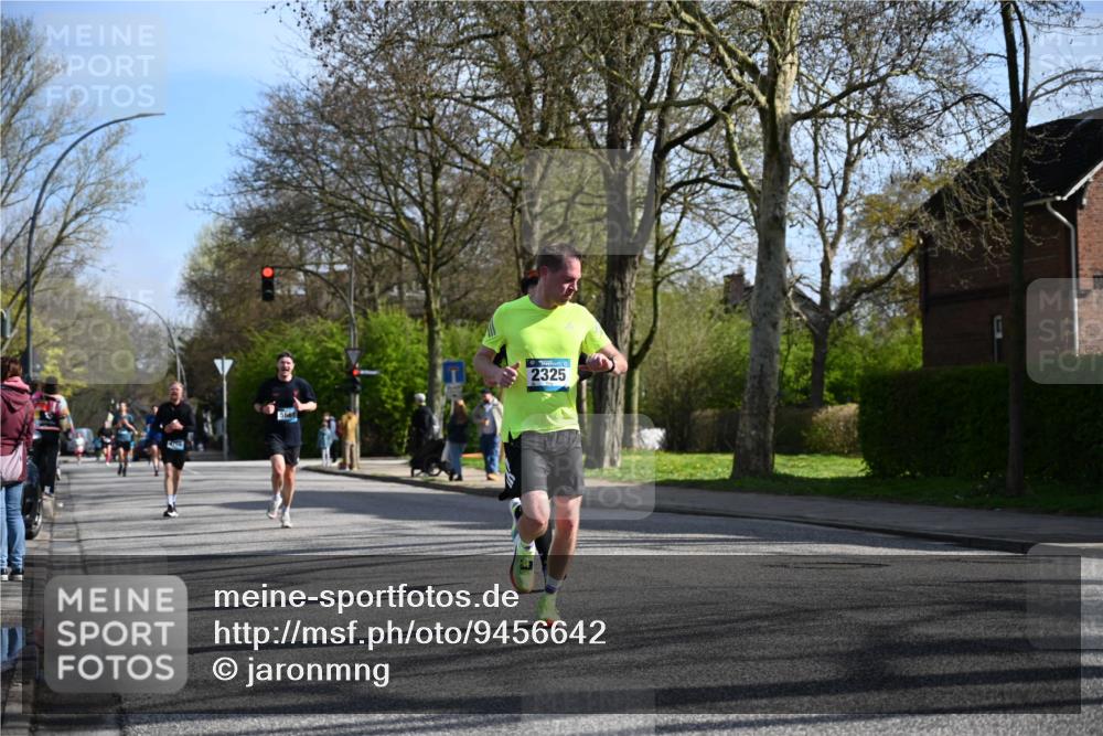 12.04.2026 - 45. Internationalen Wilhelmsburger Insellauf J. Mangold http://msf.ph/oto/9456642 12.04.2026 10:30:58 Ziel 3095, 3016, 2831, 5811, 2325, 5661, 4766, 4329, 4212, 5526, 2284, 3584, 3584, 3619, 3634, 2780, 5653, 3706 meine-sportfotos.de