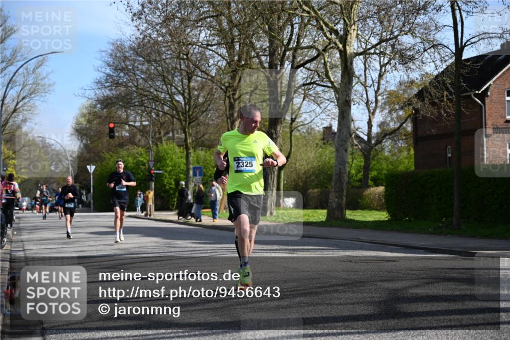 12.04.2026 - 45. Internationalen Wilhelmsburger Insellauf J. Mangold http://msf.ph/oto/9456643 12.04.2026 10:30:58 Ziel 3095, 3016, 2831, 5811, 2325, 5661, 4766, 4329, 4212, 5526, 2284, 3584, 3584, 3619, 3634, 2780, 5653, 3706 meine-sportfotos.de