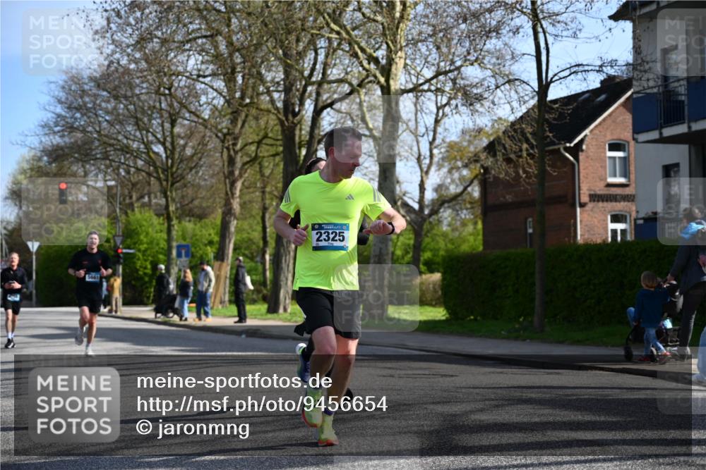 12.04.2026 - 45. Internationalen Wilhelmsburger Insellauf J. Mangold http://msf.ph/oto/9456654 12.04.2026 10:30:59 Ziel 3016, 2831, 5811, 2325, 5661, 4766, 4329, 4212, 5526, 5526, 2284, 3584, 3619, 3619, 3634, 2780, 5653, 3706 meine-sportfotos.de
