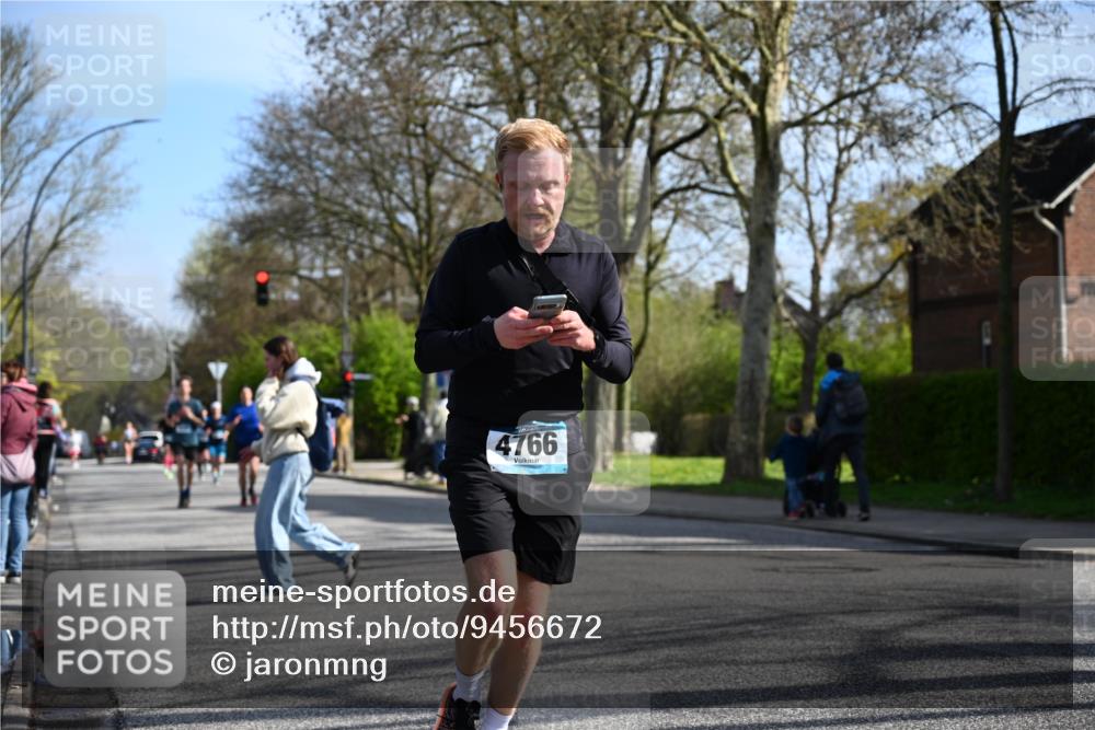 12.04.2026 - 45. Internationalen Wilhelmsburger Insellauf J. Mangold http://msf.ph/oto/9456672 12.04.2026 10:31:05 Ziel 2831, 5811, 2325, 5661, 4766, 4329, 4212, 5526, 2284, 3584, 3619, 3634, 2780, 5653, 3706, 2377 meine-sportfotos.de