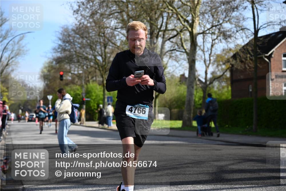 12.04.2026 - 45. Internationalen Wilhelmsburger Insellauf J. Mangold http://msf.ph/oto/9456674 12.04.2026 10:31:05 Ziel 2831, 5811, 2325, 5661, 4766, 4329, 4212, 5526, 2284, 3584, 3619, 3634, 2780, 5653, 3706, 2377 meine-sportfotos.de