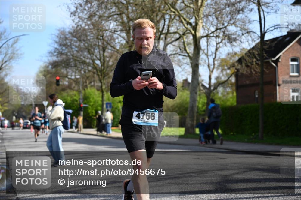 12.04.2026 - 45. Internationalen Wilhelmsburger Insellauf J. Mangold http://msf.ph/oto/9456675 12.04.2026 10:31:05 Ziel 2831, 5811, 2325, 5661, 4766, 4329, 4212, 5526, 2284, 3584, 3619, 3634, 2780, 5653, 3706, 2377 meine-sportfotos.de