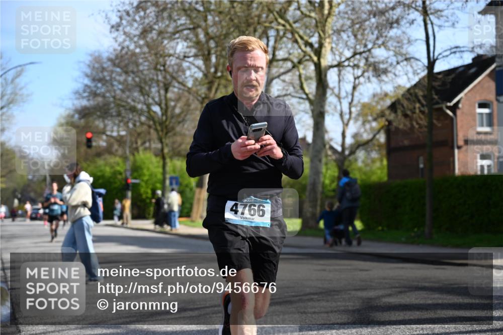 12.04.2026 - 45. Internationalen Wilhelmsburger Insellauf J. Mangold http://msf.ph/oto/9456676 12.04.2026 10:31:05 Ziel 2831, 5811, 2325, 5661, 4766, 4329, 4212, 5526, 2284, 3584, 3619, 3634, 2780, 5653, 3706, 2377 meine-sportfotos.de