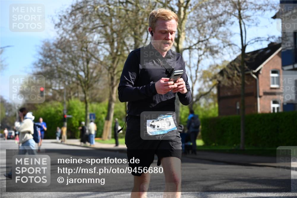 12.04.2026 - 45. Internationalen Wilhelmsburger Insellauf J. Mangold http://msf.ph/oto/9456680 12.04.2026 10:31:05 Ziel 2831, 5811, 2325, 5661, 4766, 4329, 4212, 5526, 2284, 3584, 3619, 3634, 2780, 5653, 3706, 2377 meine-sportfotos.de