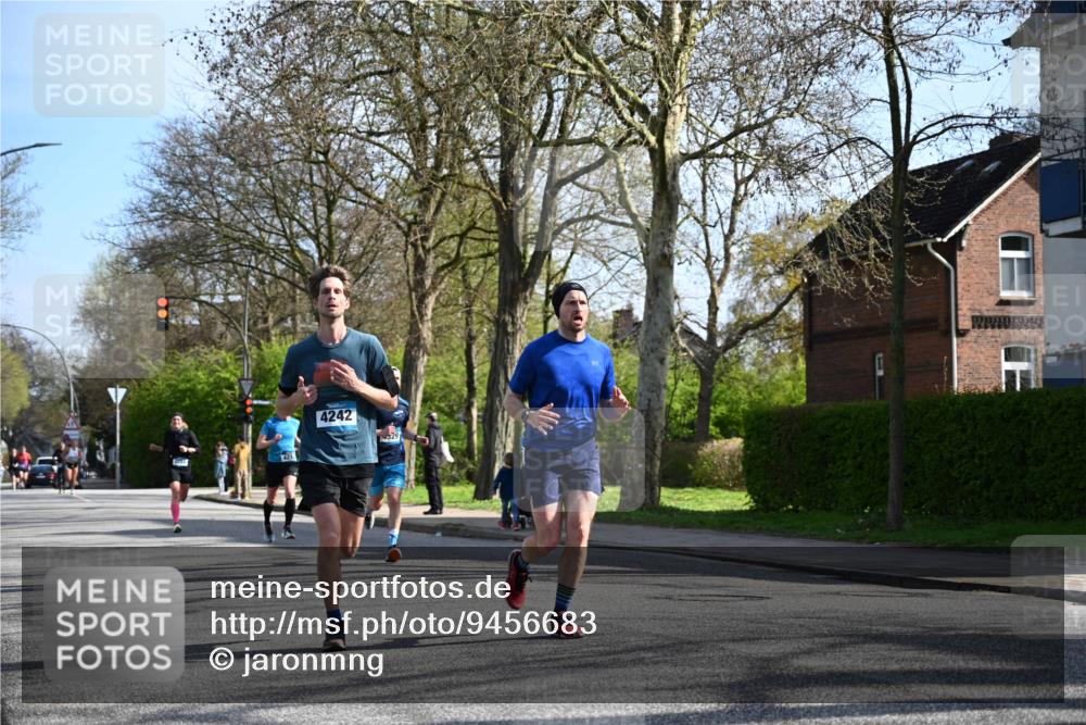 12.04.2026 - 45. Internationalen Wilhelmsburger Insellauf J. Mangold http://msf.ph/oto/9456683 12.04.2026 10:31:11 Ziel 2325, 5661, 4766, 4329, 4212, 5526, 2284, 3584, 3619, 3619, 3634, 2780, 5653, 3706, 2377 meine-sportfotos.de