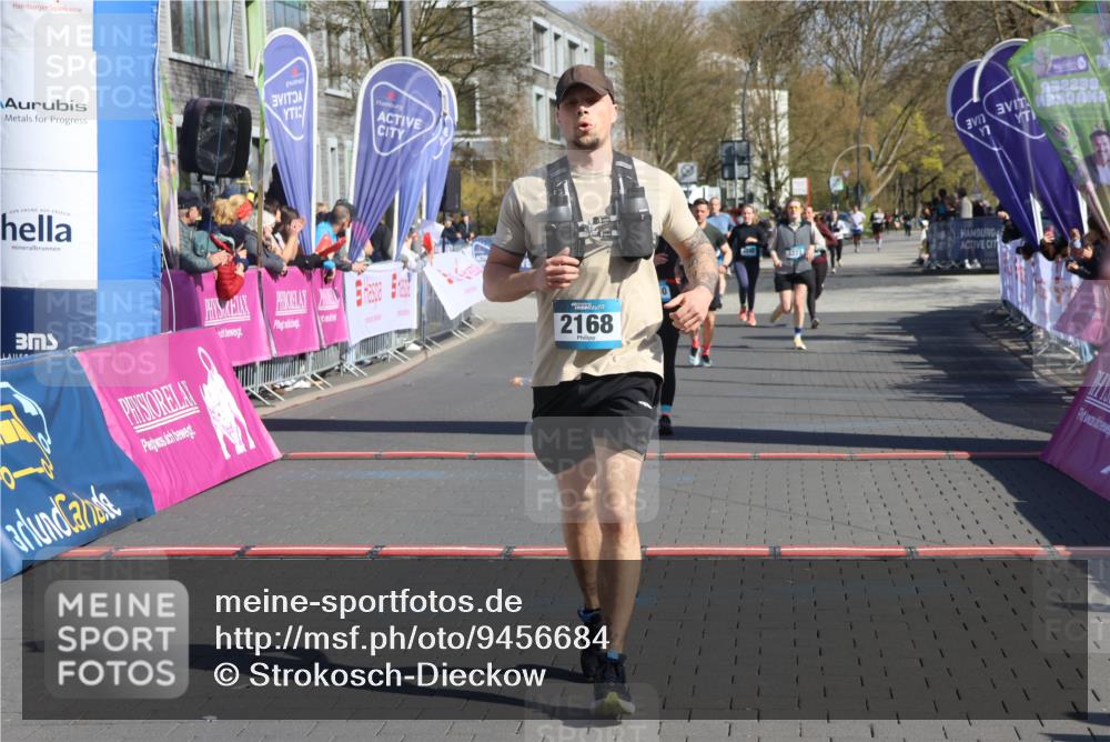 12.04.2026 - 45. Internationalen Wilhelmsburger Insellauf Strokosch-Dieckow http://msf.ph/oto/9456684 12.04.2026 11:03:21 Ziel 2168, 3910, 3700 meine-sportfotos.de