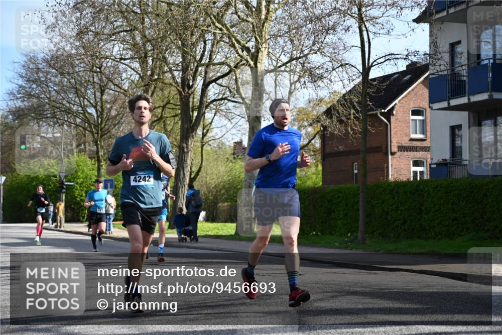 12.04.2026 - 45. Internationalen Wilhelmsburger Insellauf J. Mangold http://msf.ph/oto/9456693 12.04.2026 10:31:12 Ziel 5661, 4766, 4329, 4212, 5526, 2284, 3584, 3619, 3634, 2780, 5653, 3706, 2377 meine-sportfotos.de