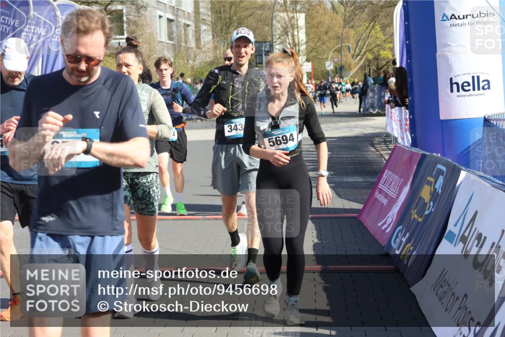 12.04.2026 - 45. Internationalen Wilhelmsburger Insellauf Strokosch-Dieckow http://msf.ph/oto/9456698 12.04.2026 10:46:09 Ziel 5325, 3653, 4139, 4531, 5694, 2216, 3430, 5594, 4481, 4682 meine-sportfotos.de