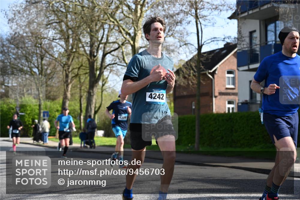 12.04.2026 - 45. Internationalen Wilhelmsburger Insellauf J. Mangold http://msf.ph/oto/9456703 12.04.2026 10:31:13 Ziel 5661, 4766, 4329, 4212, 5526, 2284, 3584, 3619, 3634, 2780, 5653, 3706, 2377, 4791 meine-sportfotos.de