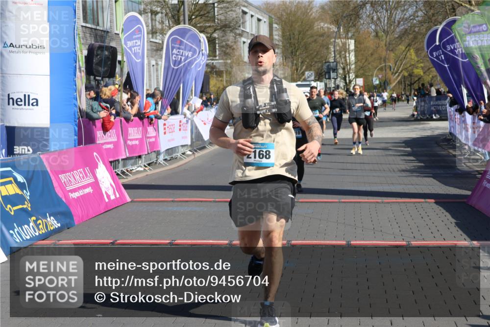 12.04.2026 - 45. Internationalen Wilhelmsburger Insellauf Strokosch-Dieckow http://msf.ph/oto/9456704 12.04.2026 11:03:21 Ziel 2168, 3910, 3700 meine-sportfotos.de