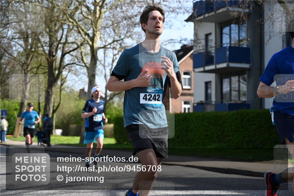 12.04.2026 - 45. Internationalen Wilhelmsburger Insellauf J. Mangold http://msf.ph/oto/9456708 12.04.2026 10:31:13 Ziel 5661, 4766, 4329, 4212, 5526, 2284, 3584, 3619, 3634, 2780, 5653, 3706, 2377, 4791 meine-sportfotos.de