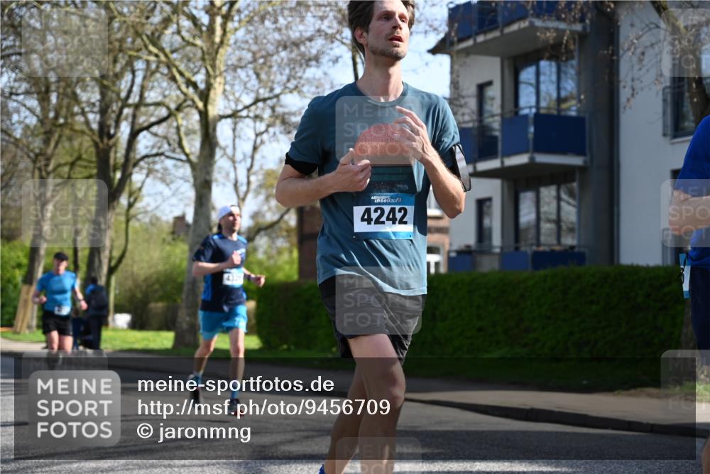 12.04.2026 - 45. Internationalen Wilhelmsburger Insellauf J. Mangold http://msf.ph/oto/9456709 12.04.2026 10:31:13 Ziel 5661, 4766, 4329, 4212, 5526, 2284, 3584, 3619, 3634, 2780, 5653, 3706, 2377, 4791 meine-sportfotos.de