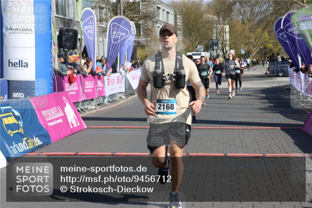 12.04.2026 - 45. Internationalen Wilhelmsburger Insellauf Strokosch-Dieckow http://msf.ph/oto/9456712 12.04.2026 11:03:21 Ziel 2168, 3910, 3700 meine-sportfotos.de