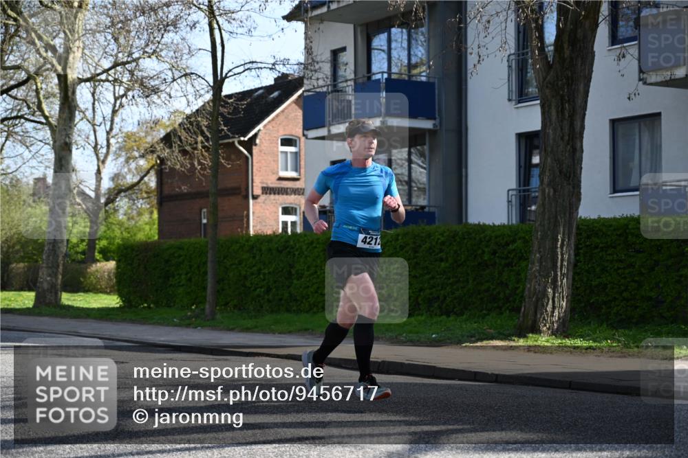 12.04.2026 - 45. Internationalen Wilhelmsburger Insellauf J. Mangold http://msf.ph/oto/9456717 12.04.2026 10:31:15 Ziel 4766, 4329, 4212, 5526, 2284, 3584, 3619, 3634, 3634, 2780, 5653, 3706, 2377, 4791 meine-sportfotos.de