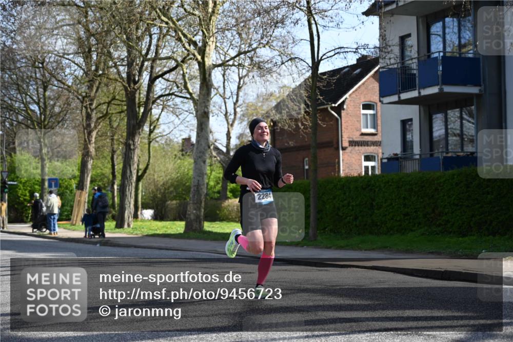 12.04.2026 - 45. Internationalen Wilhelmsburger Insellauf J. Mangold http://msf.ph/oto/9456723 12.04.2026 10:31:17 Ziel 4766, 4329, 4212, 5526, 2284, 3584, 3619, 3634, 2780, 5653, 3706, 2377, 4791 meine-sportfotos.de