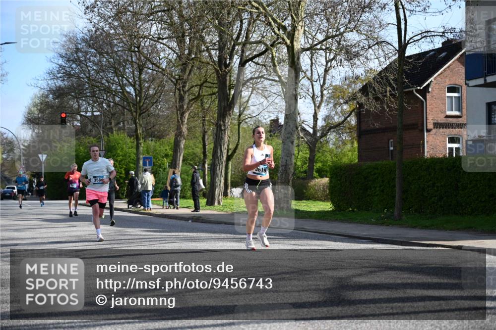 12.04.2026 - 45. Internationalen Wilhelmsburger Insellauf J. Mangold http://msf.ph/oto/9456743 12.04.2026 10:31:25 Ziel 2284, 3584, 3619, 3634, 2780, 5653, 3706, 2377, 4791, 4791, 5522, 4844 meine-sportfotos.de