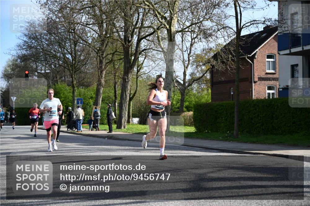 12.04.2026 - 45. Internationalen Wilhelmsburger Insellauf J. Mangold http://msf.ph/oto/9456747 12.04.2026 10:31:25 Ziel 2284, 3584, 3619, 3634, 2780, 5653, 3706, 2377, 4791, 4791, 5522, 4844 meine-sportfotos.de