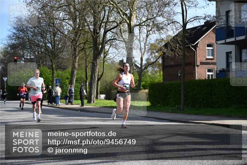 12.04.2026 - 45. Internationalen Wilhelmsburger Insellauf J. Mangold http://msf.ph/oto/9456749 12.04.2026 10:31:25 Ziel 2284, 3584, 3619, 3634, 2780, 5653, 3706, 2377, 4791, 4791, 5522, 4844 meine-sportfotos.de