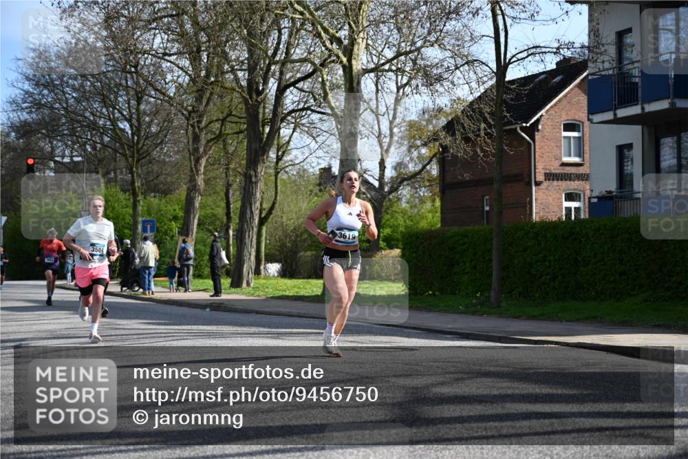 12.04.2026 - 45. Internationalen Wilhelmsburger Insellauf J. Mangold http://msf.ph/oto/9456750 12.04.2026 10:31:26 Ziel 2284, 3584, 3619, 3634, 2780, 5653, 3706, 2377, 2377, 4791, 5522, 4844 meine-sportfotos.de