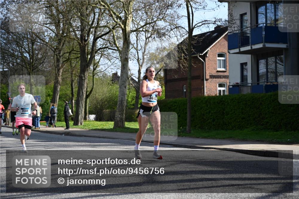 12.04.2026 - 45. Internationalen Wilhelmsburger Insellauf J. Mangold http://msf.ph/oto/9456756 12.04.2026 10:31:26 Ziel 2284, 3584, 3619, 3634, 2780, 5653, 3706, 2377, 2377, 4791, 5522, 4844 meine-sportfotos.de
