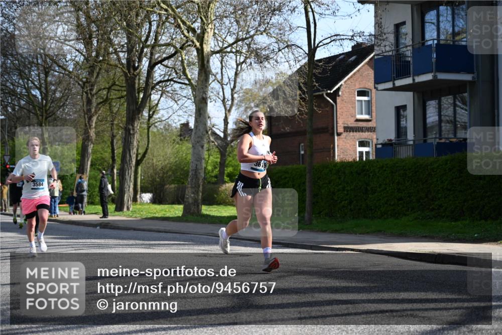 12.04.2026 - 45. Internationalen Wilhelmsburger Insellauf J. Mangold http://msf.ph/oto/9456757 12.04.2026 10:31:26 Ziel 2284, 3584, 3619, 3634, 2780, 5653, 3706, 2377, 2377, 4791, 5522, 4844 meine-sportfotos.de