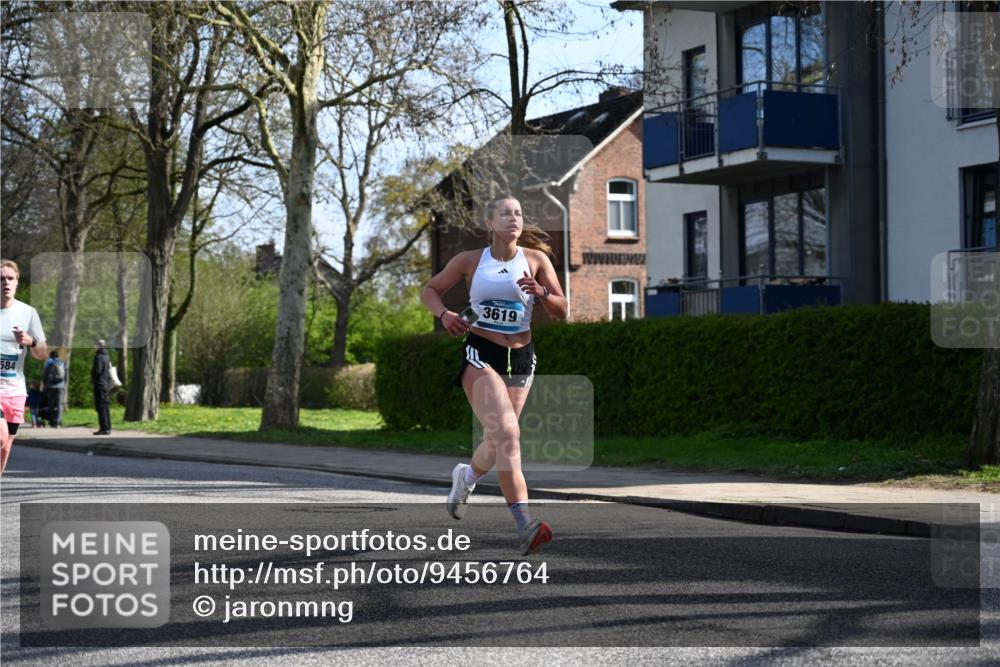 12.04.2026 - 45. Internationalen Wilhelmsburger Insellauf J. Mangold http://msf.ph/oto/9456764 12.04.2026 10:31:26 Ziel 2284, 3584, 3619, 3634, 2780, 5653, 3706, 2377, 2377, 4791, 5522, 4844 meine-sportfotos.de