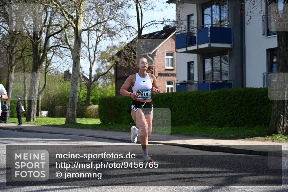 12.04.2026 - 45. Internationalen Wilhelmsburger Insellauf J. Mangold http://msf.ph/oto/9456765 12.04.2026 10:31:26 Ziel 2284, 3584, 3619, 3634, 2780, 5653, 3706, 2377, 2377, 4791, 5522, 4844 meine-sportfotos.de