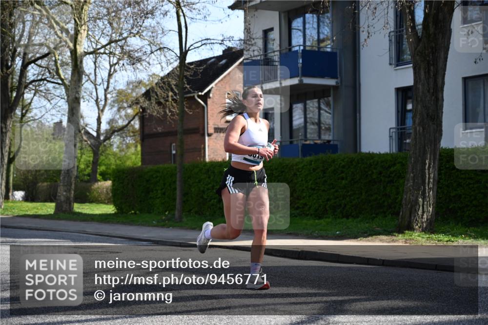 12.04.2026 - 45. Internationalen Wilhelmsburger Insellauf J. Mangold http://msf.ph/oto/9456771 12.04.2026 10:31:27 Ziel 2284, 3584, 3619, 3634, 2780, 5653, 3706, 2377, 4791, 5522, 4844, 3666 meine-sportfotos.de