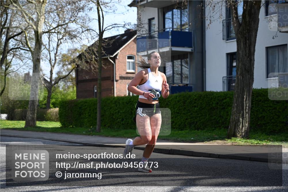 12.04.2026 - 45. Internationalen Wilhelmsburger Insellauf J. Mangold http://msf.ph/oto/9456773 12.04.2026 10:31:27 Ziel 2284, 3584, 3619, 3634, 2780, 5653, 3706, 2377, 4791, 5522, 4844, 3666 meine-sportfotos.de