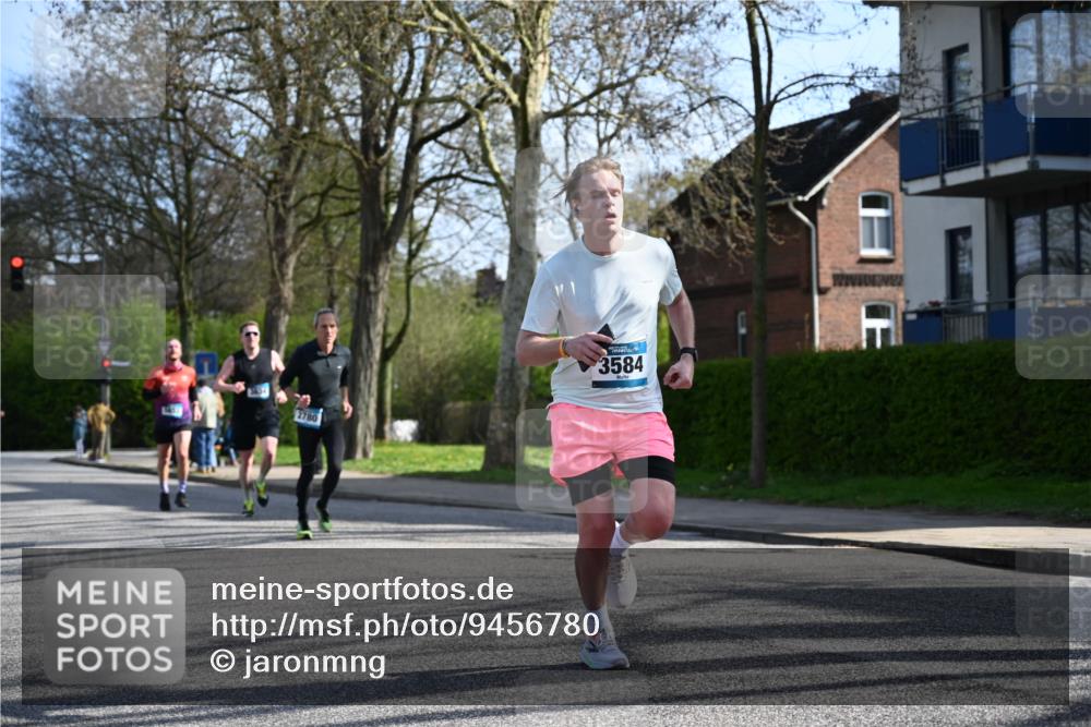 12.04.2026 - 45. Internationalen Wilhelmsburger Insellauf J. Mangold http://msf.ph/oto/9456780 12.04.2026 10:31:28 Ziel 3584, 3619, 3634, 2780, 5653, 3706, 2377, 4791, 5522, 4844, 3666, 3905 meine-sportfotos.de