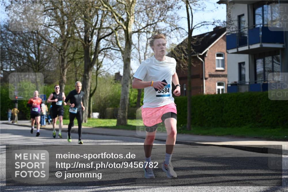 12.04.2026 - 45. Internationalen Wilhelmsburger Insellauf J. Mangold http://msf.ph/oto/9456782 12.04.2026 10:31:28 Ziel 3584, 3619, 3634, 2780, 5653, 3706, 2377, 4791, 5522, 4844, 3666, 3905 meine-sportfotos.de