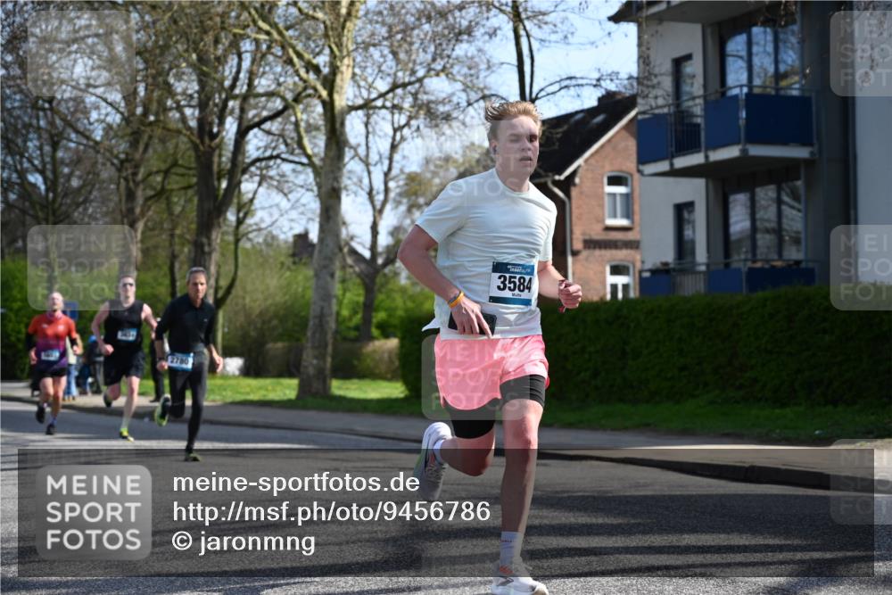 12.04.2026 - 45. Internationalen Wilhelmsburger Insellauf J. Mangold http://msf.ph/oto/9456786 12.04.2026 10:31:28 Ziel 3584, 3619, 3634, 2780, 5653, 3706, 2377, 4791, 5522, 4844, 3666, 3905 meine-sportfotos.de
