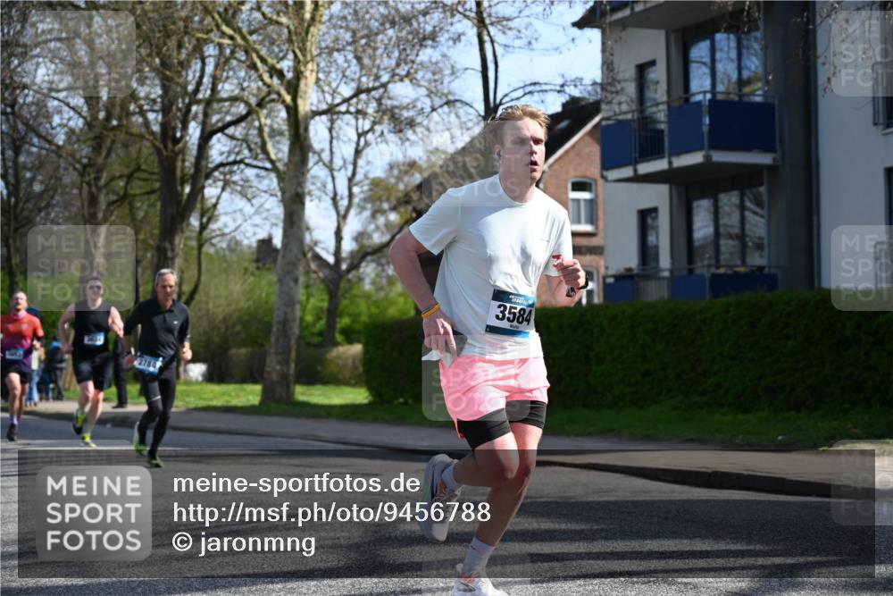 12.04.2026 - 45. Internationalen Wilhelmsburger Insellauf J. Mangold http://msf.ph/oto/9456788 12.04.2026 10:31:28 Ziel 3584, 3619, 3634, 2780, 5653, 3706, 2377, 4791, 5522, 4844, 3666, 3905 meine-sportfotos.de