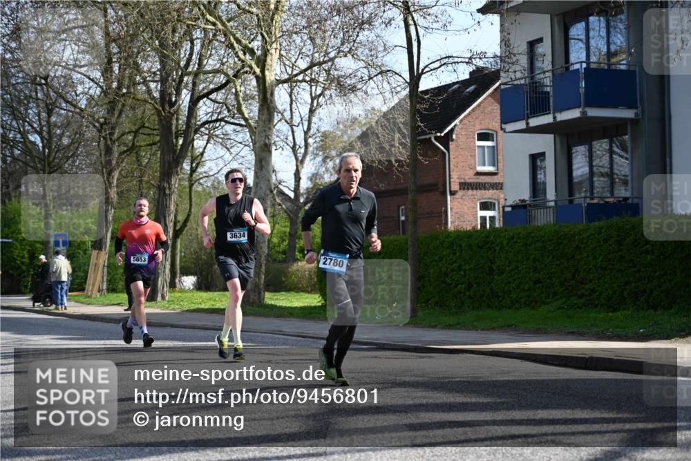 12.04.2026 - 45. Internationalen Wilhelmsburger Insellauf J. Mangold http://msf.ph/oto/9456801 12.04.2026 10:31:30 Ziel 3584, 3619, 3634, 2780, 5653, 3706, 2377, 4791, 5522, 4844, 3666, 3905, 5449 meine-sportfotos.de