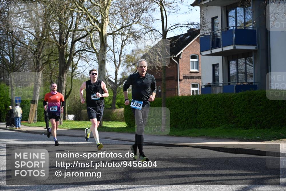 12.04.2026 - 45. Internationalen Wilhelmsburger Insellauf J. Mangold http://msf.ph/oto/9456804 12.04.2026 10:31:30 Ziel 3584, 3619, 3634, 2780, 5653, 3706, 2377, 4791, 5522, 4844, 3666, 3905, 5449 meine-sportfotos.de