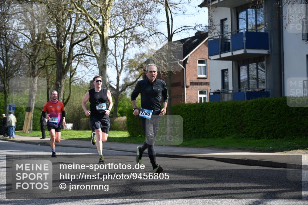 12.04.2026 - 45. Internationalen Wilhelmsburger Insellauf J. Mangold http://msf.ph/oto/9456805 12.04.2026 10:31:30 Ziel 3584, 3619, 3634, 2780, 5653, 3706, 2377, 4791, 5522, 4844, 3666, 3905, 5449 meine-sportfotos.de